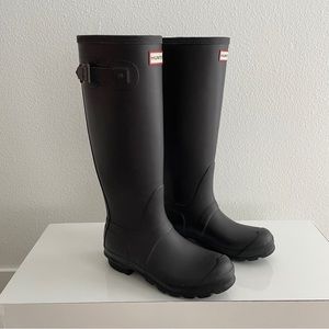 Hunter dark gray tall rubber rain boots